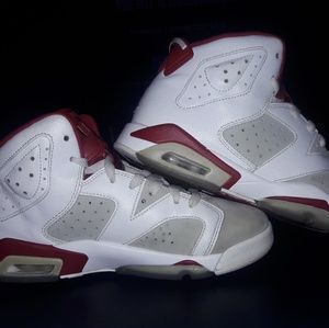 Jordan 6 maroon's